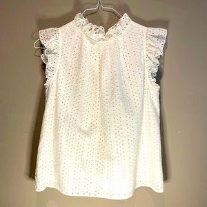 Eyelet cap sleeve top